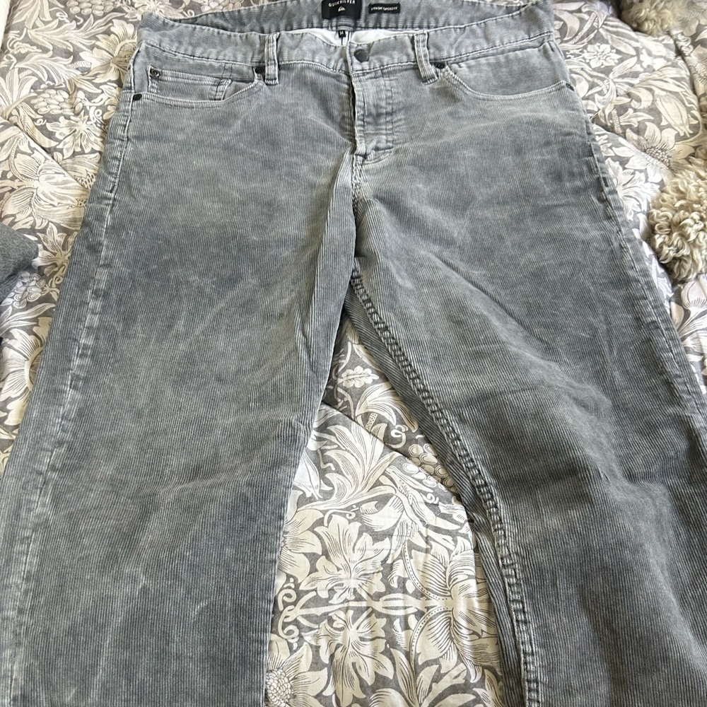 Men’s Quiksilver Gray Straight Jeans with Vintage Appeal